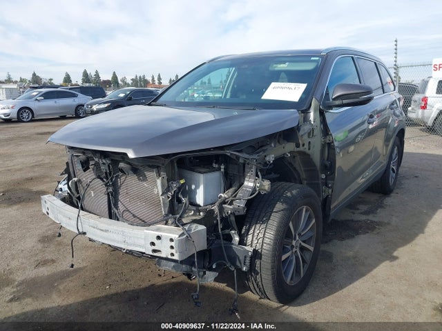 Toyota Highlander Xle 2019 5TDJZRFH3KS597401 Image 2