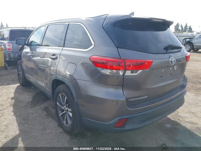 Toyota Highlander Xle 2019 5TDJZRFH3KS597401 Image 3