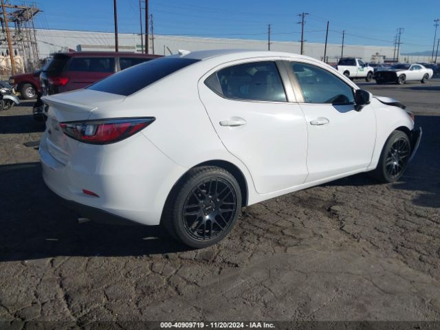 3MYDLBYVXKY511097 Toyota YARIS LE
