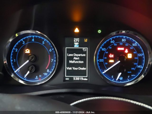 2T1BURHE5JC111815 Toyota COROLLA SE