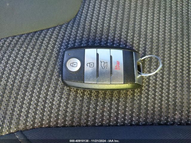 KNDCB3LC4H5051272 KIA NIRO LX