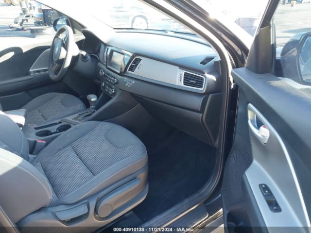 KNDCB3LC4H5051272 KIA NIRO LX