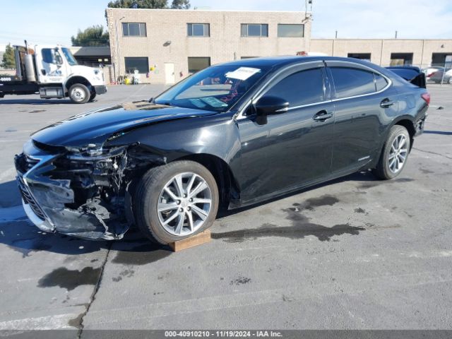 JTHBW1GG3J2187030 Lexus ES 300H