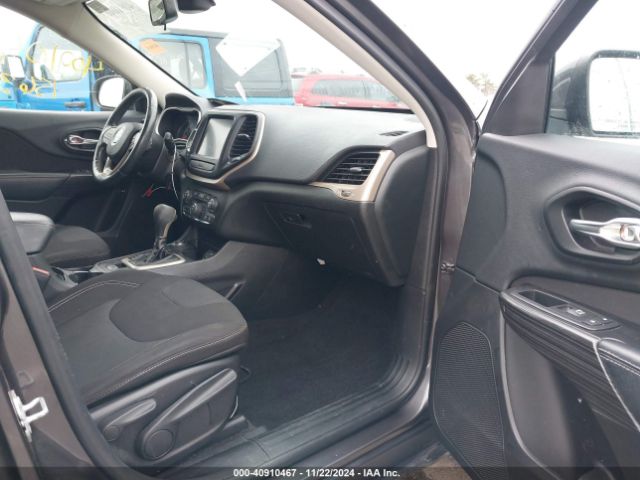 1C4PJMCS5FW589231 Jeep Cherokee Latitude