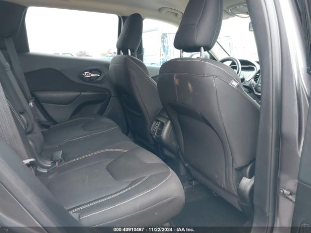 1C4PJMCS5FW589231 Jeep Cherokee Latitude