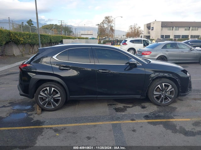 Lexus UX 250H 2023 JTHX6JBH8P2146195 Image 14