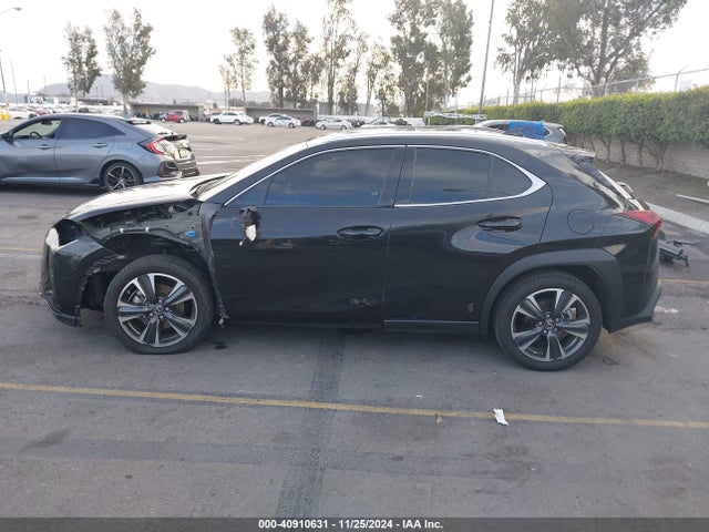 Lexus UX 250H 2023 JTHX6JBH8P2146195 Image 15