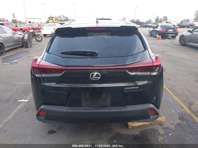 Lexus UX 250H 2023 JTHX6JBH8P2146195 Image 17