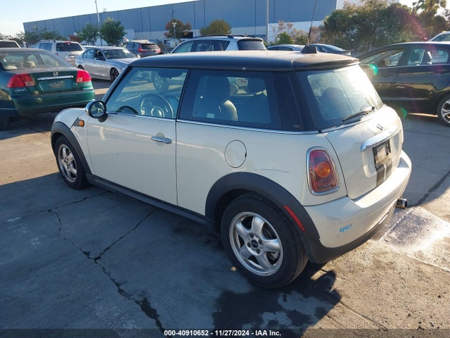 2008 MINI COOPER WMWMF33568TT67078 Photo 2