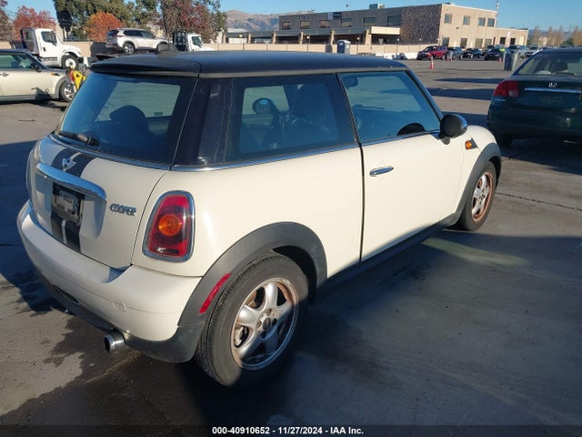 2008 MINI COOPER WMWMF33568TT67078 Photo 3