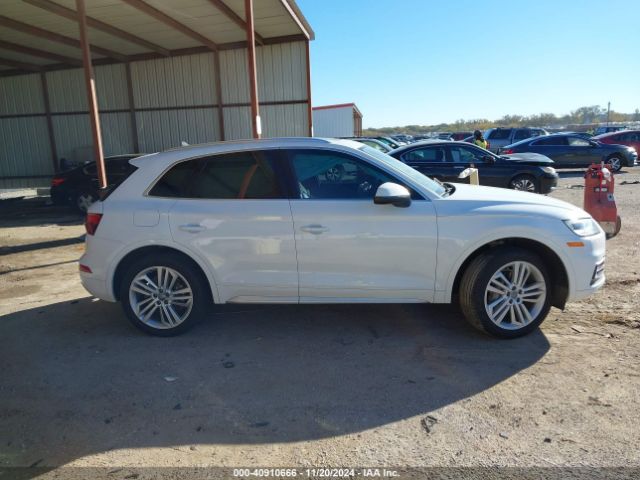 WA1BNAFY3J2211674 Audi Q5 2.0t Premium/2.0t Tech Premium