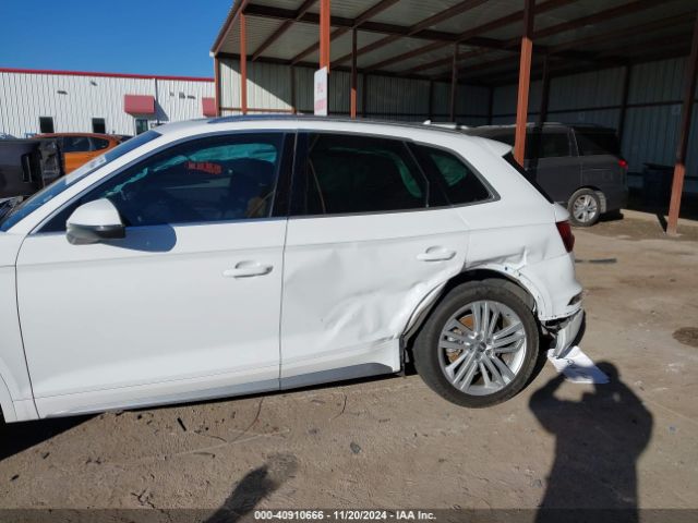 WA1BNAFY3J2211674 Audi Q5 2.0t Premium/2.0t Tech Premium