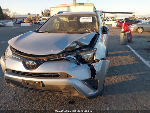 Toyota RAV4 LE 2018 JTMZFREV7JJ181964 Image 13