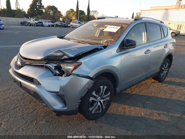 Toyota RAV4 LE 2018 JTMZFREV7JJ181964 Image 2