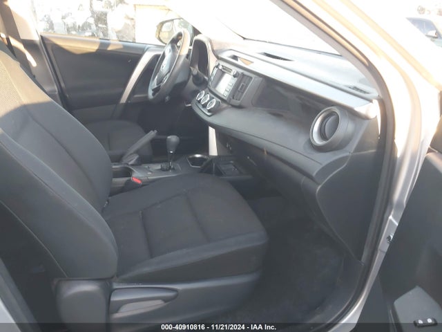 Toyota RAV4 LE 2018 JTMZFREV7JJ181964 Image 5