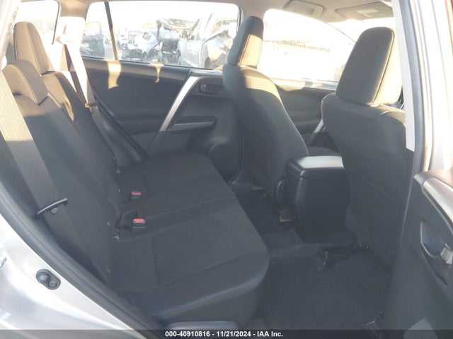 Toyota RAV4 LE 2018 JTMZFREV7JJ181964 Image 8