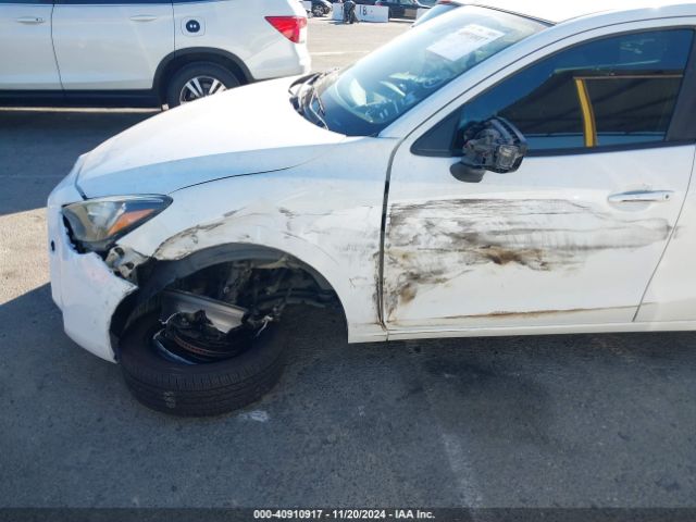 3MYDLBYV8HY174048 Toyota YARIS IA