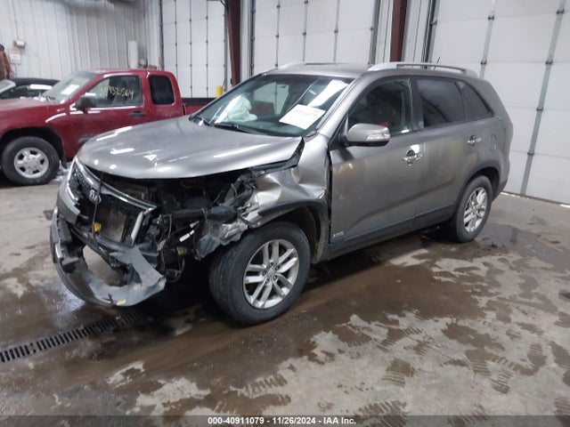 KIA Sorento Lx V6 2015 5XYKTDA7XFG609781 Image 2