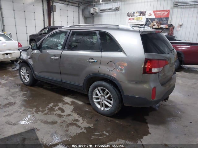 KIA Sorento Lx V6 2015 5XYKTDA7XFG609781 Image 3