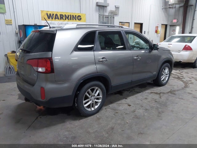 KIA Sorento Lx V6 2015 5XYKTDA7XFG609781 Image 4