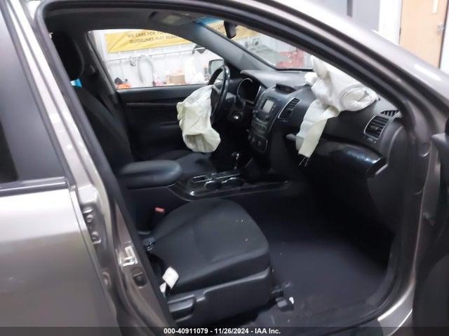 KIA Sorento Lx V6 2015 5XYKTDA7XFG609781 Image 5