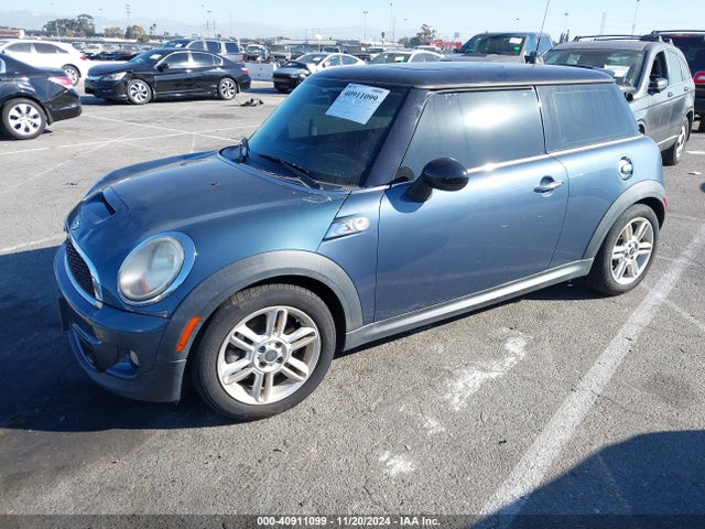2011 MINI COOPER S WMWSV3C53BTY10899 Photo 1