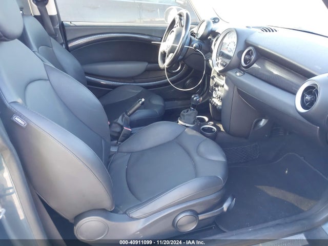2011 MINI COOPER S WMWSV3C53BTY10899 Photo 4