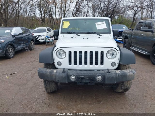 1C4BJWDG8HL732905 Jeep Wrangler Unlimited Sport