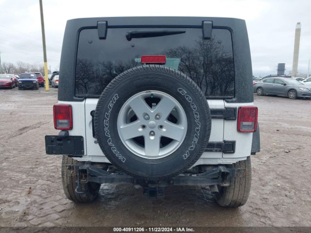 1C4BJWDG8HL732905 Jeep Wrangler Unlimited Sport