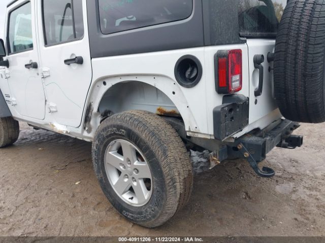 1C4BJWDG8HL732905 Jeep Wrangler Unlimited Sport