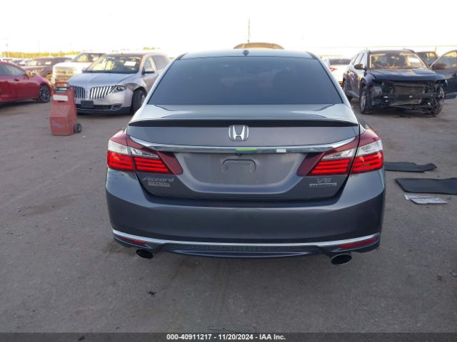 1HGCR3F91GA020032 Honda Accord Touring