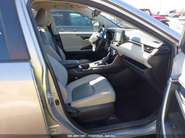 2T3C1RFVXLW095426 Toyota Rav4 Xle Premium