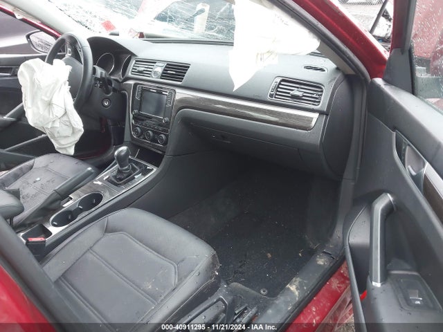 1VWBT7A30GC053305 Volkswagen Passat 1.8t Se