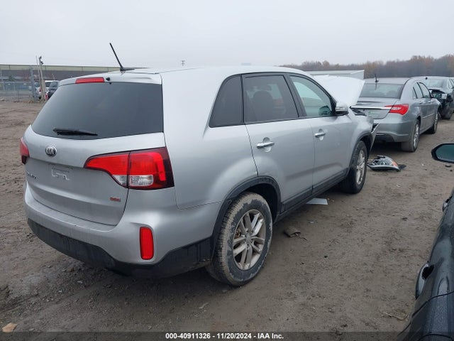 KIA SORENTO LX 2014 5XYKT3A66EG467123 Image 4