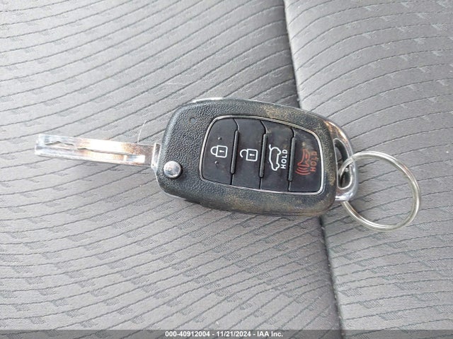 5NMZUDLB0HH017490 Hyundai Santa Fe Sport 2.4l