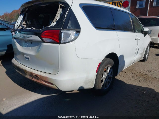 2C4RC1CG8NR110286 Chrysler Voyager Lx