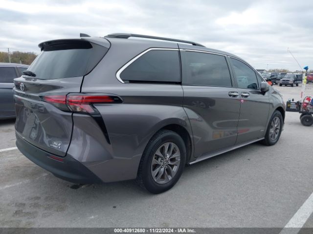 5TDYRKEC1MS008618 Toyota SIENNA XLE