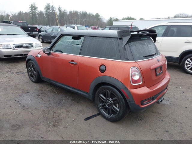 2011 MINI COOPER S WMWSV3C54BTY23922 Photo 2