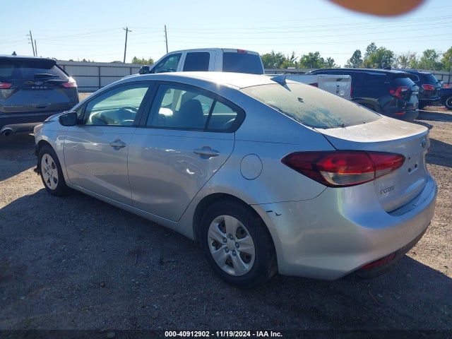 KIA FORTE LX 2018 3KPFK4A76JE225863 Image 3