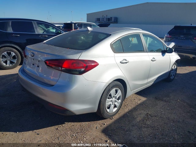KIA FORTE LX 2018 3KPFK4A76JE225863 Image 4