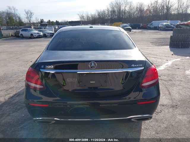 WDDZF4KB8JA303475 Mercedes-Benz E 300 4matic