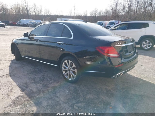 WDDZF4KB8JA303475 Mercedes-Benz E 300 4matic