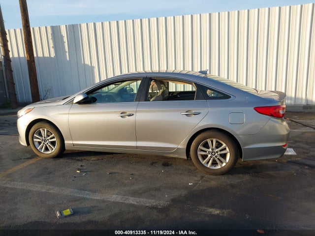 Hyundai SONATA SE 2017 5NPE24AF5HH574179 Image 14