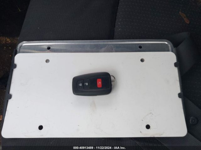NMTKHMBX5KR076072 Toyota C-HR XLE