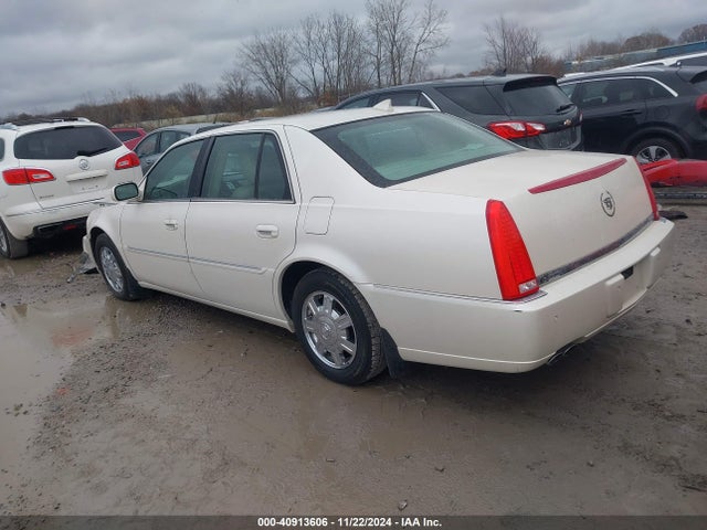 2011 CADILLAC DTS 1G6KH5E68BU124558 Photo 2