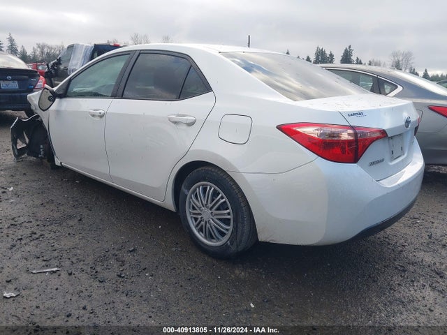 Toyota COROLLA LE 2018 5YFBURHEXJP841252 Image 3