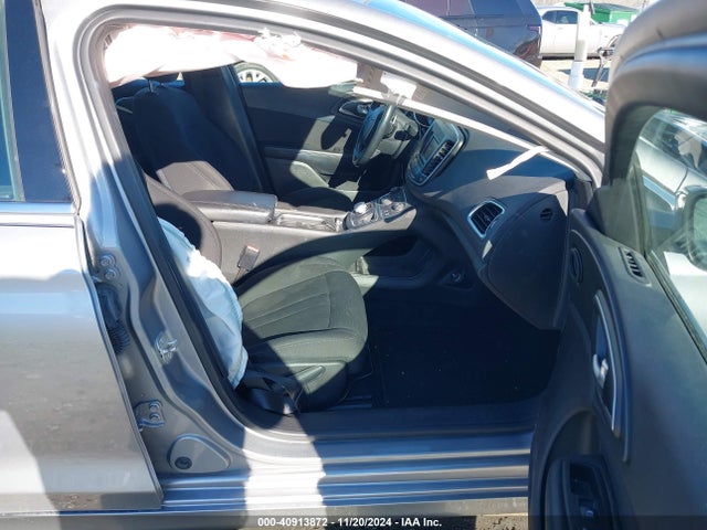 Chrysler 200 Limited 2015 1C3CCCAG9FN731589 Image 5