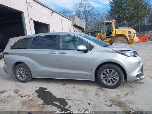 5TDKSKFC1MS036492 Toyota SIENNA LE