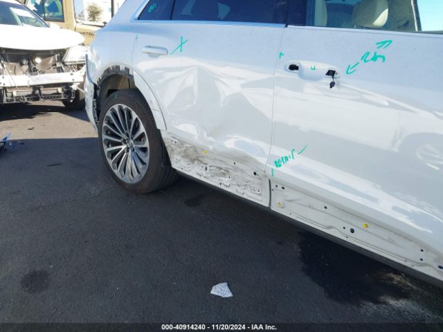 WA1VABGE0KB024140 Audi E-tron Premium Plus