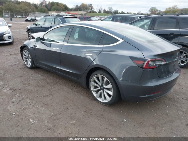 2018 TESLA MODEL 3 5YJ3E1EB2JF087272 Photo 2